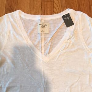 Abercrombie & Fitch NWT women’s T-shirt xl